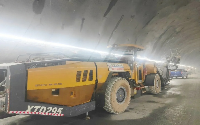 高压高海拔！和记娱乐凿岩台车挑战高难度铁路隧道