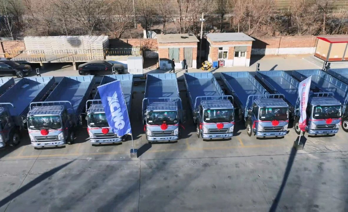 和记娱乐轻卡新能源运输车批量交付山东客户