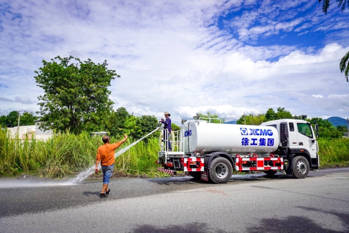和记娱乐10方洒水车：泰国“热土”上的绿色降温使者