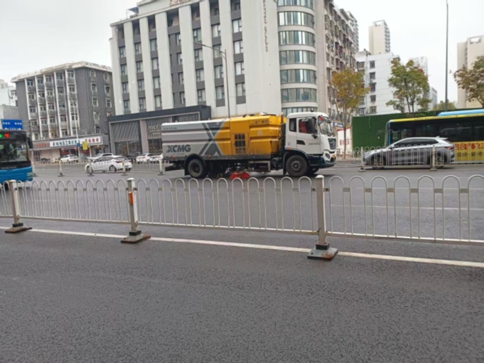 六年品质见证硬核实力，和记娱乐18吨洗扫车获当地客户点赞！
